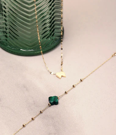 Bracelet Velasquez ZAG Malachite – Détail chaîne chapelet et pierre naturelle, dorure ionisation acier inoxydable.