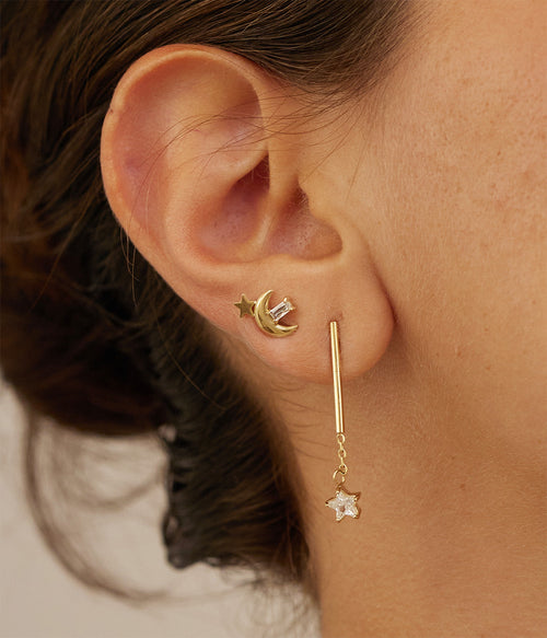 Détail boucles d'oreilles Anoth ZAG, finition dorée