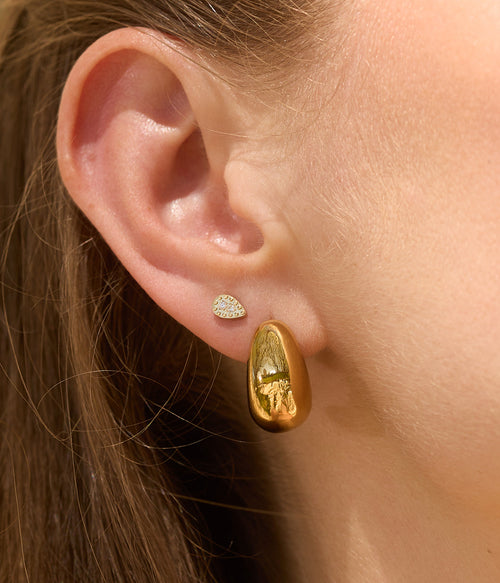 Détail de la goutte dorée des boucles Emmy Zag
