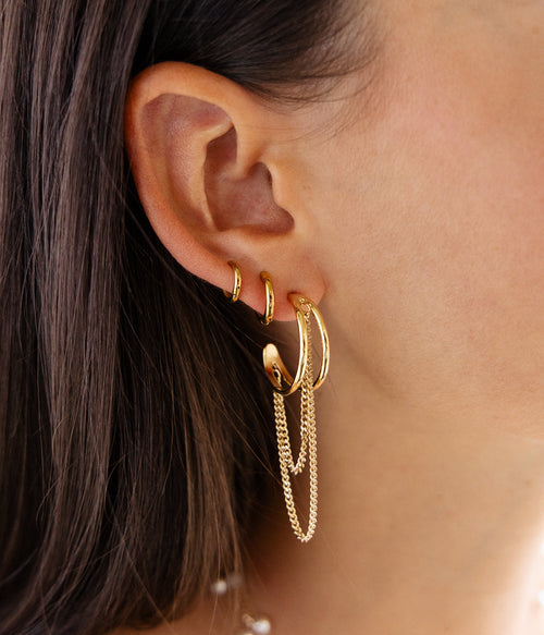 Détail boucles d'oreilles Nereal ZAG, finition dorée