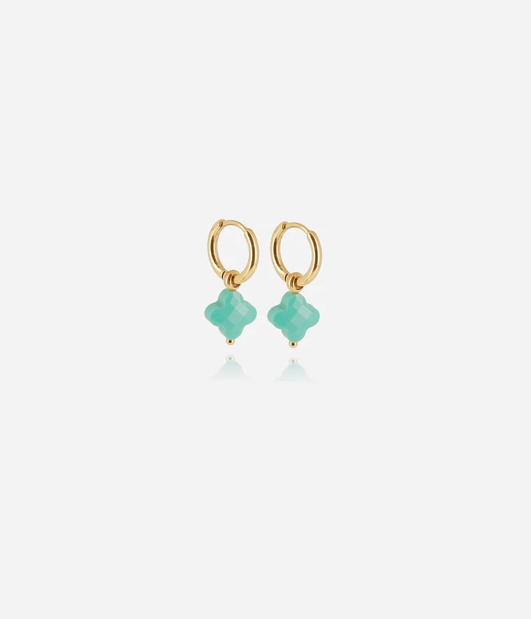 Boucles d'oreilles Velasquez Zag, créoles en acier doré à l'or fin et petit trèfle turquoise