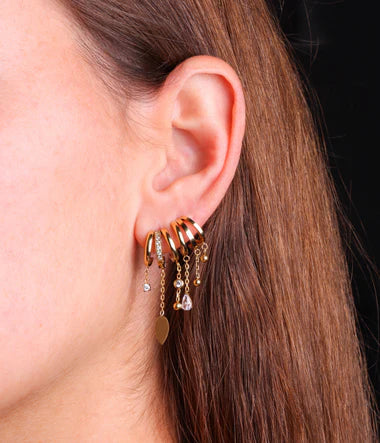 boucles d'oreilles goutte dorées", "créoles cascade goutte", "pendentifs goutte zirconium