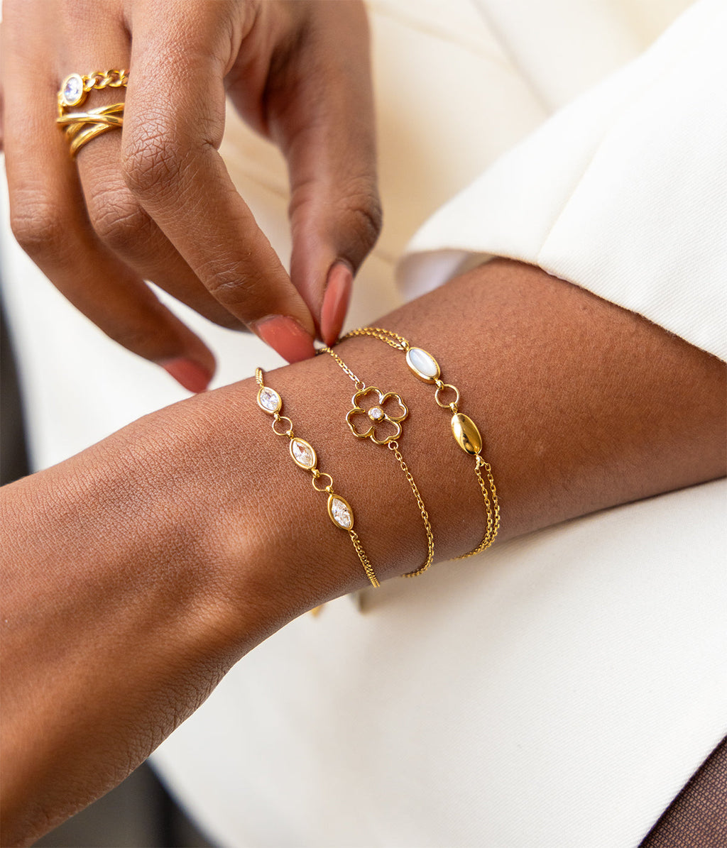 Détail de la fleur du bracelet Adone Zag, acier hypoallergénique