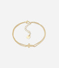 Bracelet Commissa Zag double chaîne acier doré avec croix sertie de zircons au poignet. Bijou tendance spirituel, boutique Les Tendances de Charlotte à Saint-Quentin.