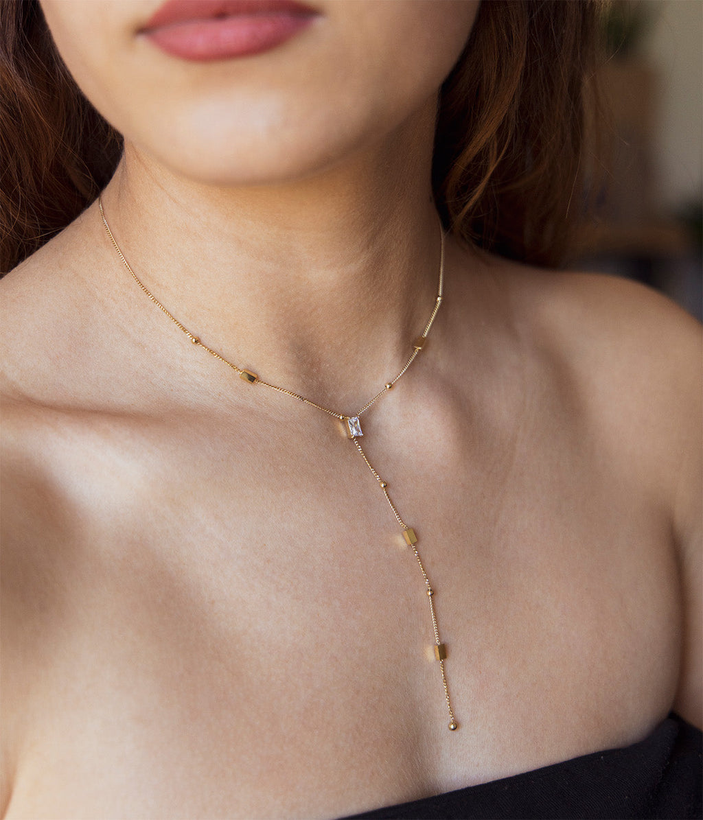 Collier Ariane ZAG – Acier doré or fin – détail du bijou
