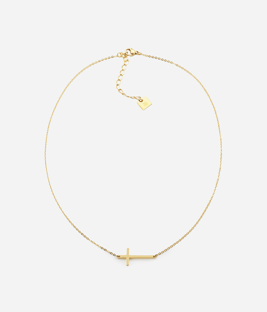Collier Spirit Zag, croix horizontale sur chaîne fine en acier doré