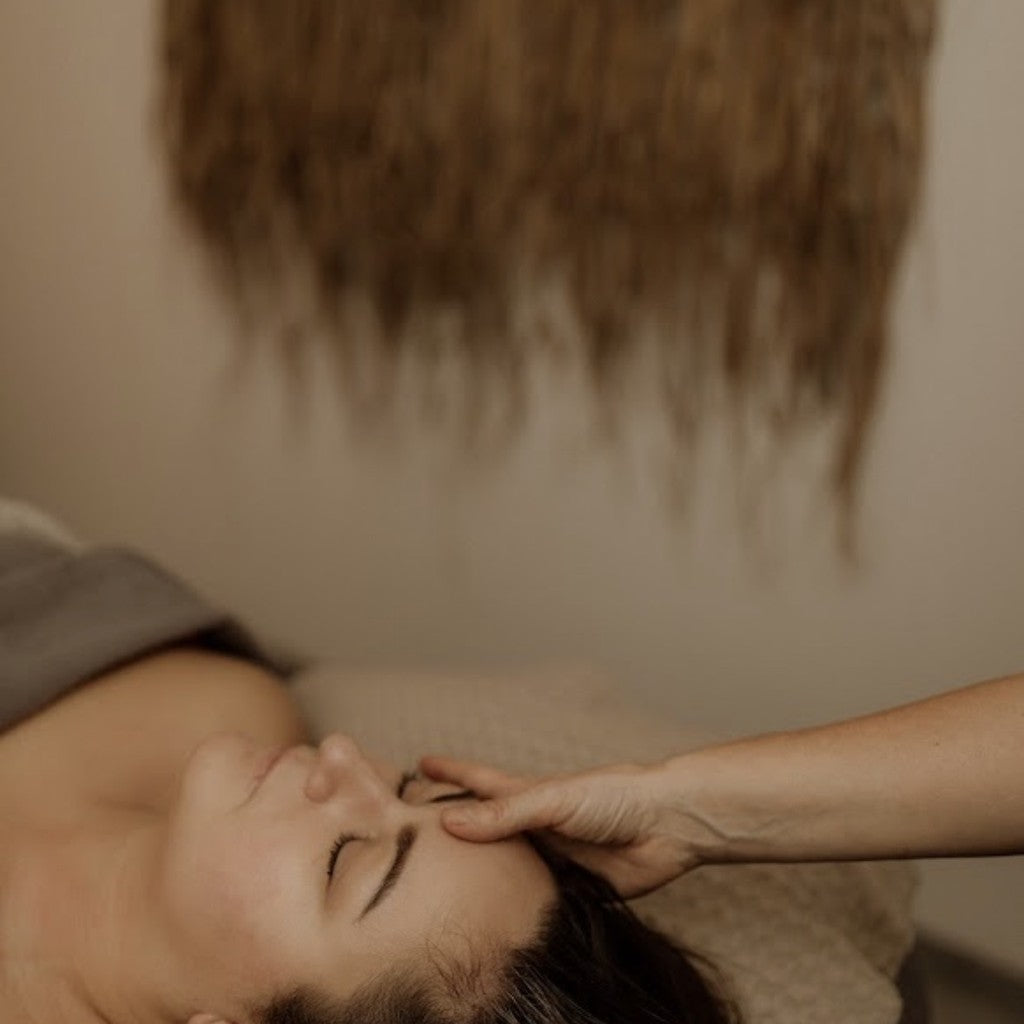 Massage crânien ayurvédique de 30 minutes à Saint-Quentin, détente du cuir chevelu et des épaules