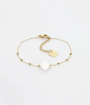 Bracelet Velasquez ZAG – Chaîne chapelet acier doré et pierre naturelle trèfle, vue face