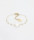 Bracelet Velasquez ZAG – Chaîne chapelet acier doré et pierre naturelle trèfle, vue face